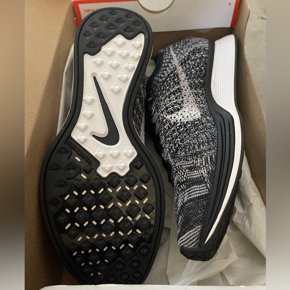 New Nike Flyknit Racer OREO - Picture 2 of 4